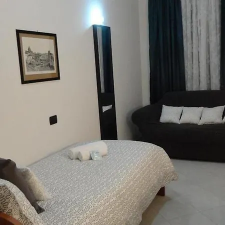 Suites Holiday Rooms بيت ضيافة روما