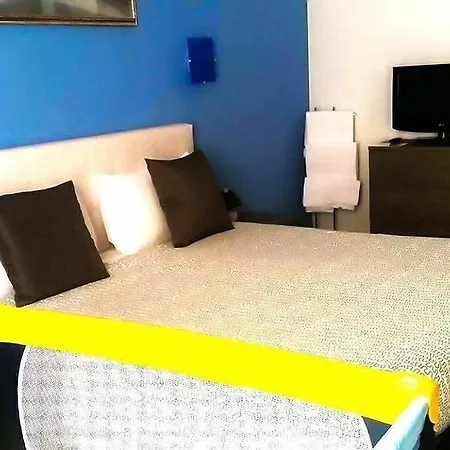 Suites Holiday Rooms بيت ضيافة