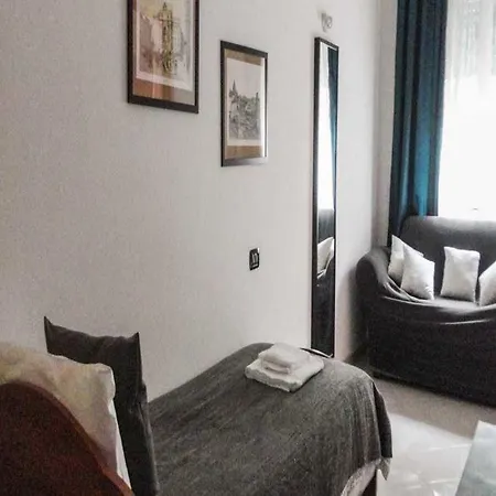 Suites Holiday Rooms بيت ضيافة