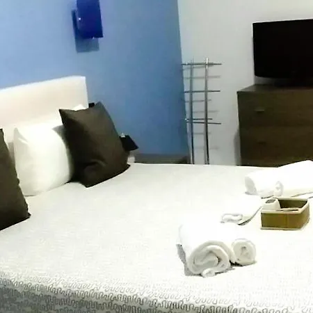 Suites Holiday Rooms *