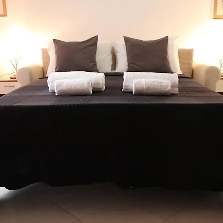 Suites Holiday Rooms *