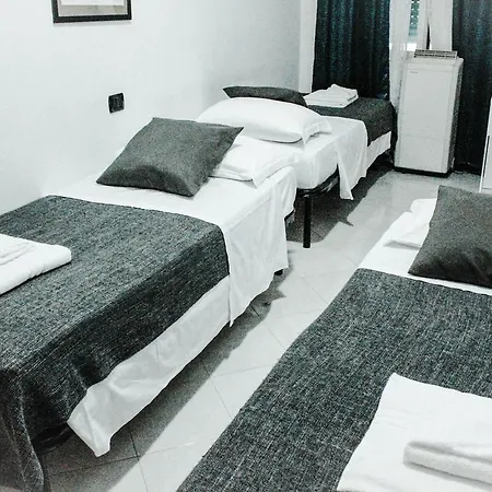 Guest house Suites Holiday Rooms