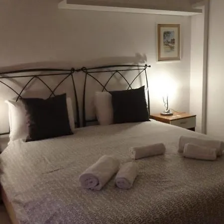 Guest house Suites Holiday Rooms *