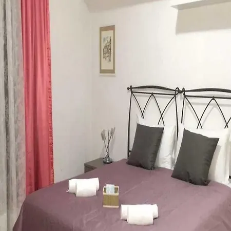 Guest house Suites Holiday Rooms *
