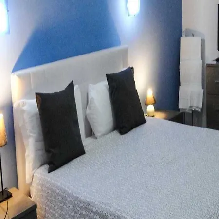 Guest house Suites Holiday Rooms