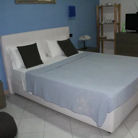 Guest house Suites Holiday Rooms