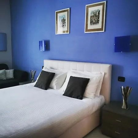 ゲストハウス Suites Holiday Rooms *